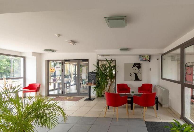 Le Petit Patio Fleuri