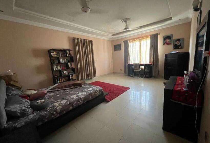 پانسیون Gilanis