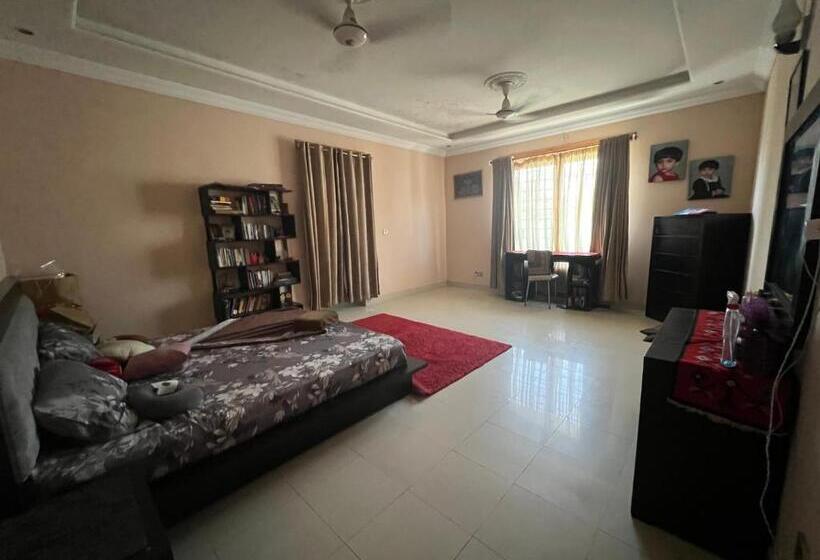 پانسیون Gilanis