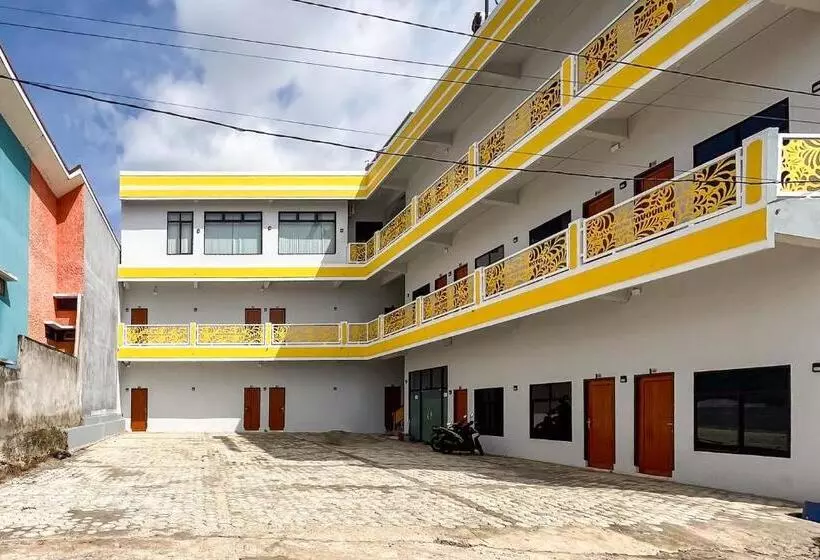 Reddoorz Plus At New Favour Hotel Gunung Dempo