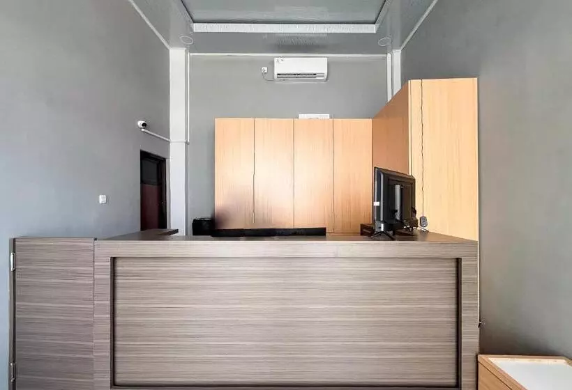 Reddoorz Plus At New Favour Hotel Gunung Dempo