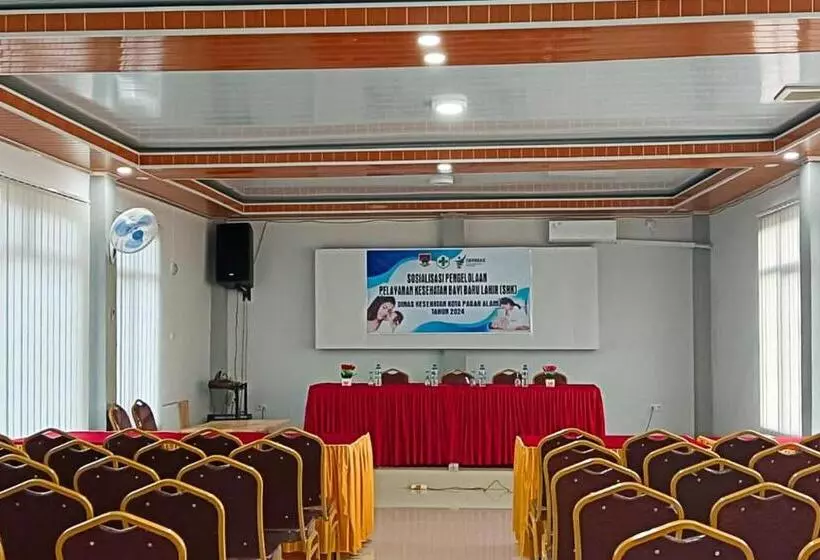 Reddoorz Plus At New Favour Hotel Gunung Dempo