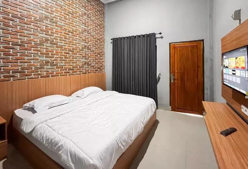 Reddoorz Plus At New Favour Hotel Gunung Dempo