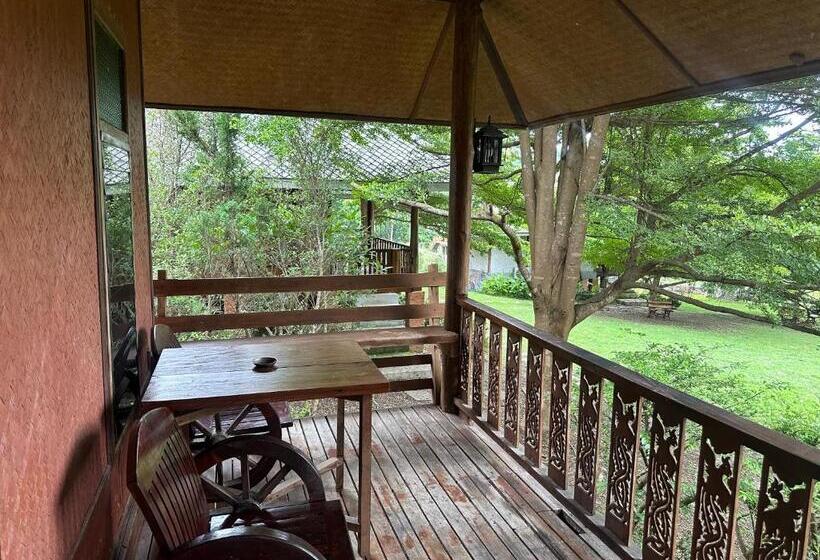 Fourtwoeight Pai Resort