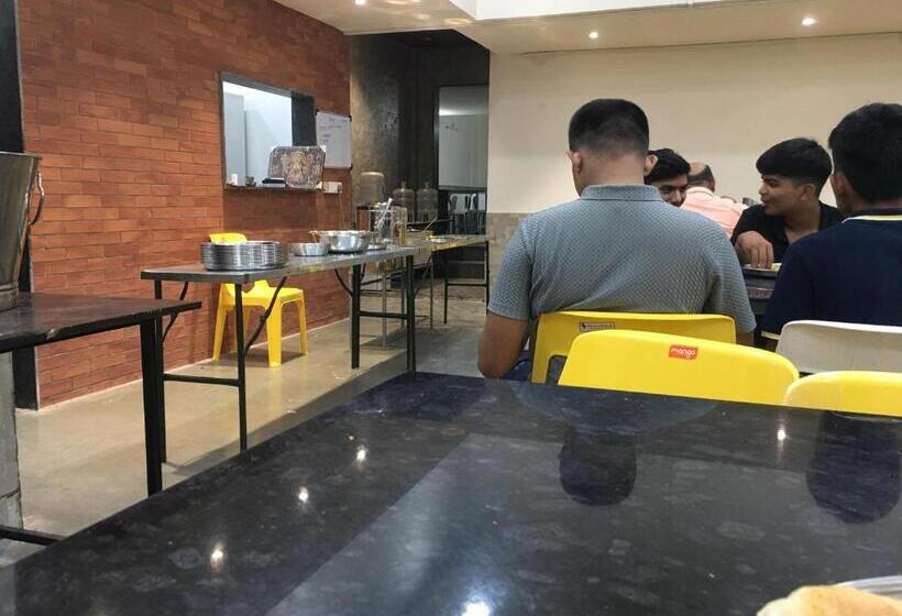 هاستل Torrent Coliving