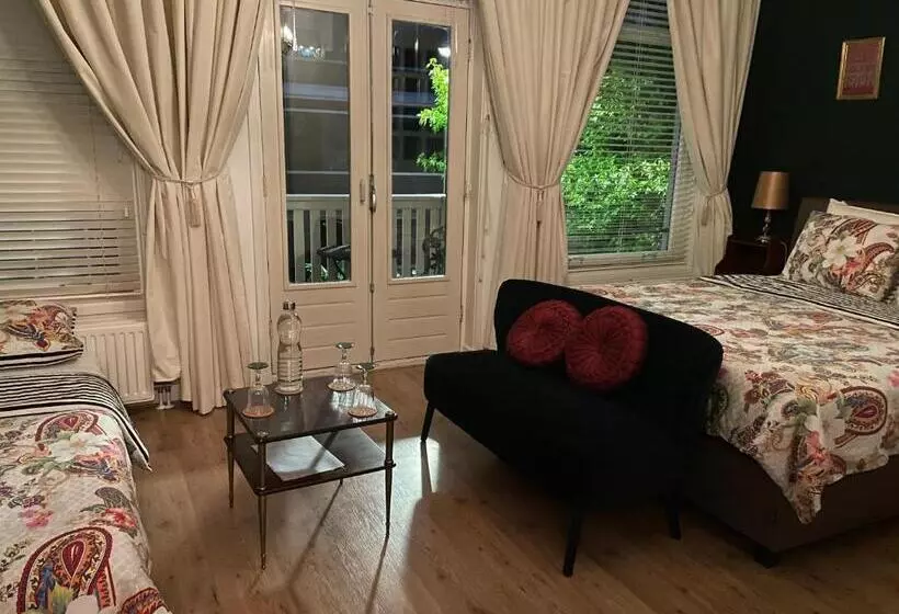 Aamiaismajoitus (B&B) Comfortable Stylish Room In City Centre Of The Hague
