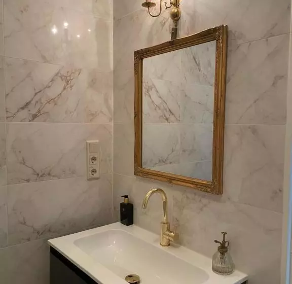 Aamiaismajoitus (B&B) Comfortable Stylish Room In City Centre Of The Hague