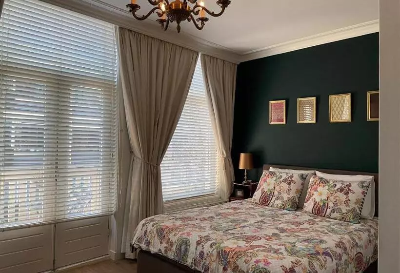 Aamiaismajoitus (B&B) Comfortable Stylish Room In City Centre Of The Hague