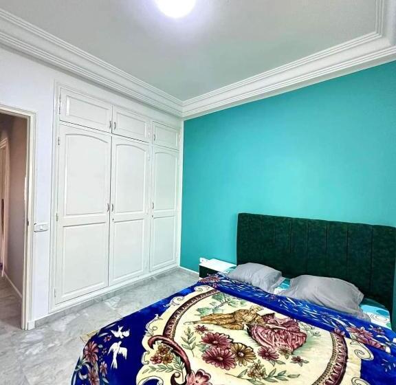 تختخواب و صبحانه Last Day Inn