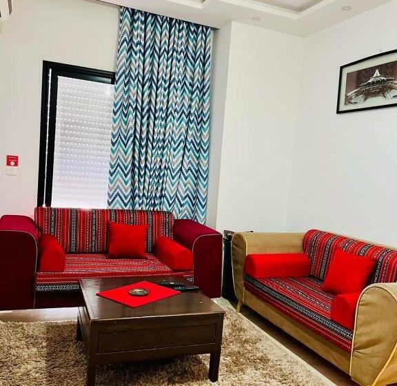 تختخواب و صبحانه Last Day Inn