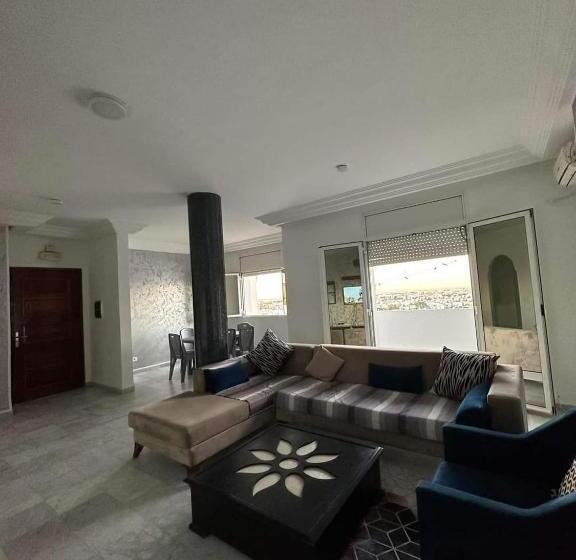 تختخواب و صبحانه Last Day Inn