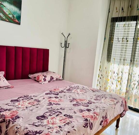 تختخواب و صبحانه Last Day Inn