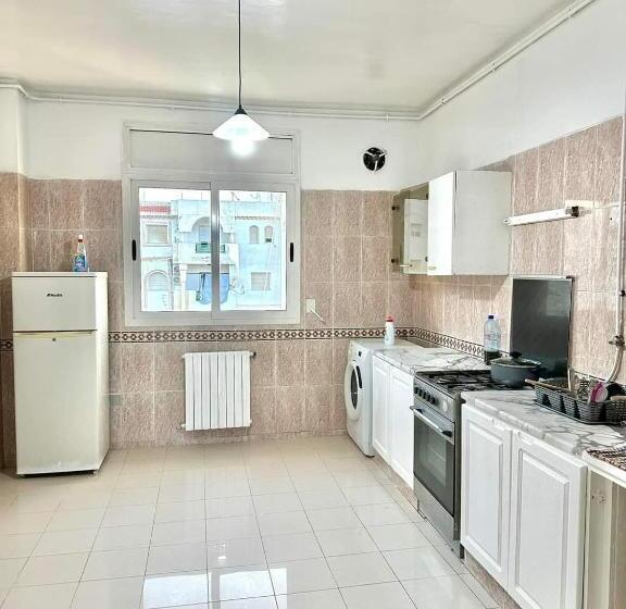 تختخواب و صبحانه Last Day Inn