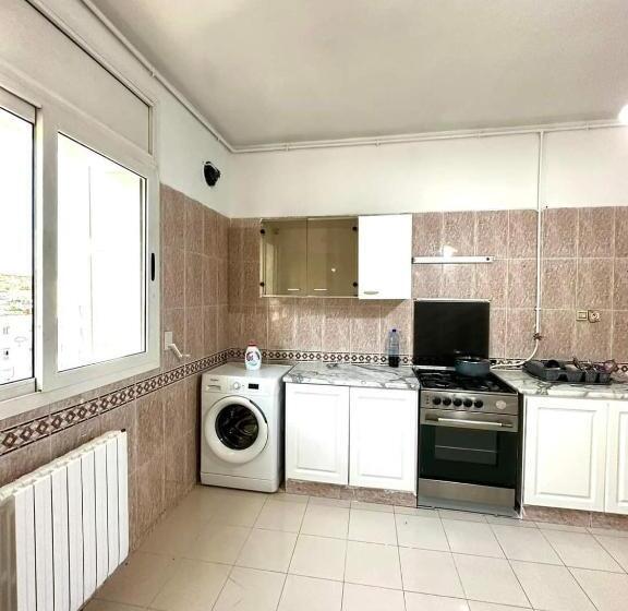 تختخواب و صبحانه Last Day Inn