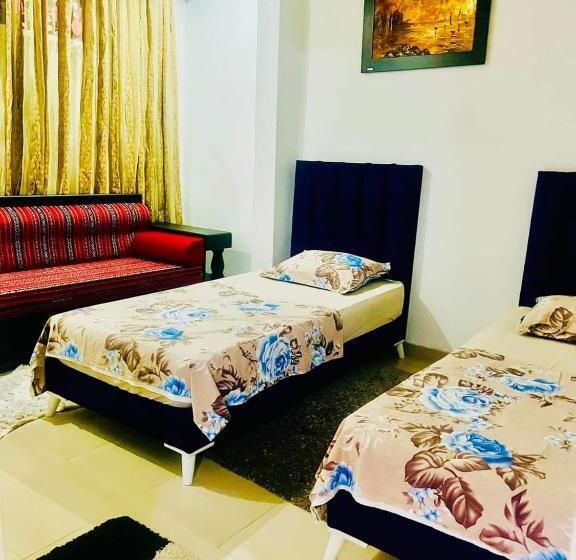 تختخواب و صبحانه Last Day Inn