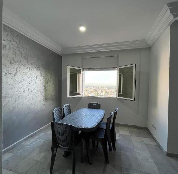 تختخواب و صبحانه Last Day Inn