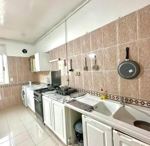 تختخواب و صبحانه Last Day Inn