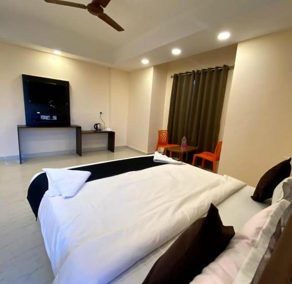 호텔 Grand Resort Puri Swimming Pool And Garden, Near Sea Beach And Temple Fully Air Conditioned
