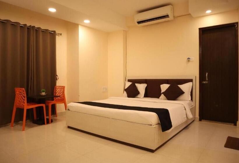 호텔 Grand Resort Puri Swimming Pool And Garden, Near Sea Beach And Temple Fully Air Conditioned