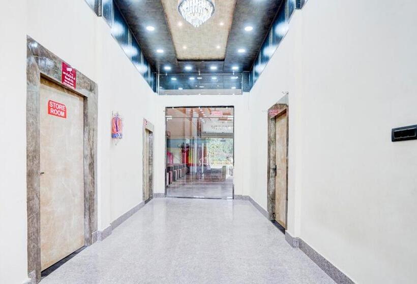 Отель Oyo Kartar Banquet &