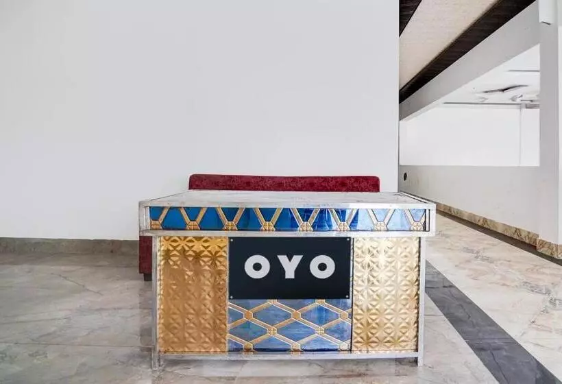 ホテル Oyo Kartar Banquet &