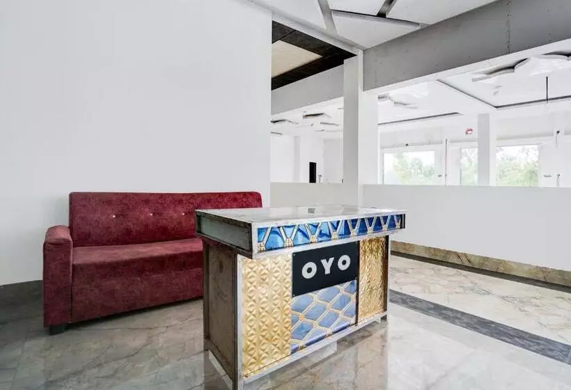 ホテル Oyo Kartar Banquet &