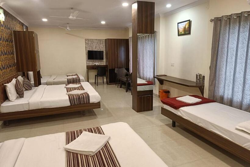 Отель Shahi Capital