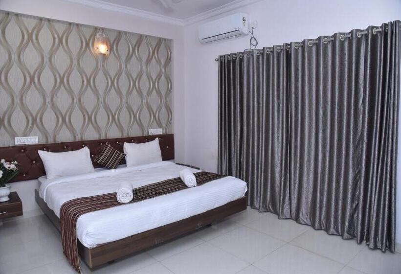 Отель Shahi Capital