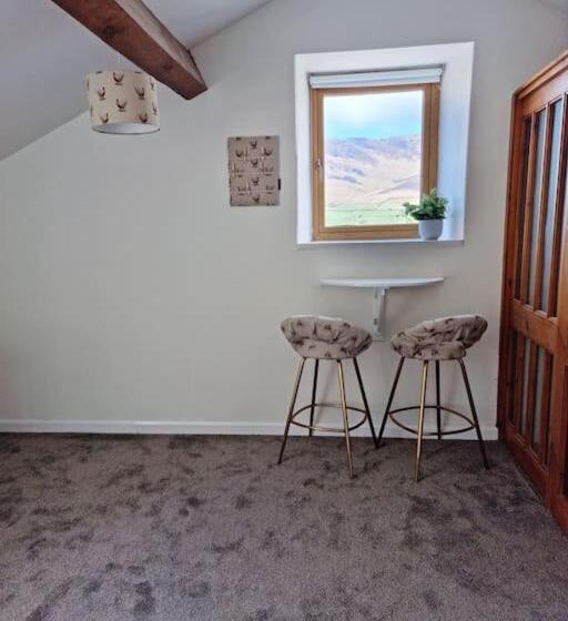 Majatalo Hole House Farm