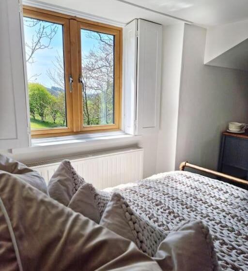 Majatalo Hole House Farm