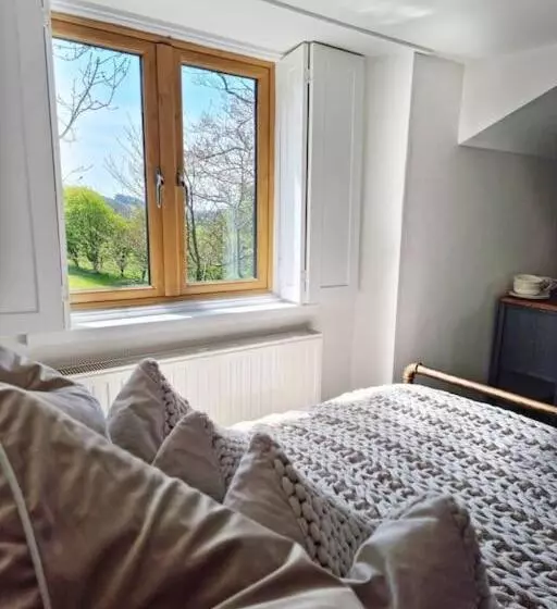 Majatalo Hole House Farm