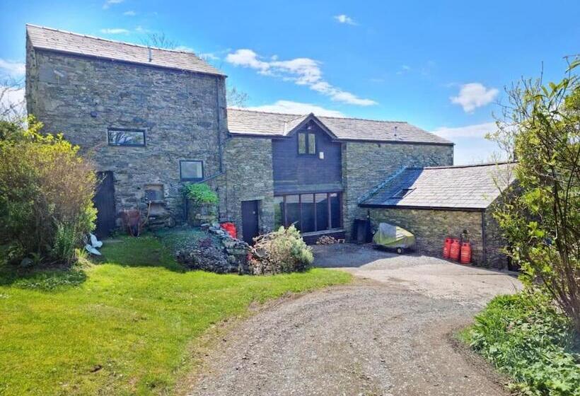 Majatalo Hole House Farm