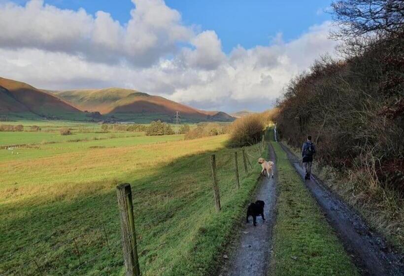 Majatalo Hole House Farm