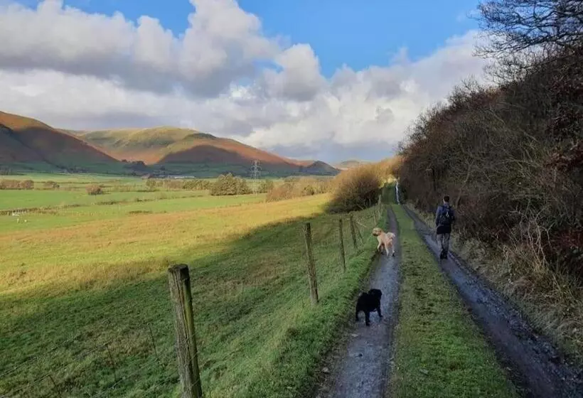 Majatalo Hole House Farm