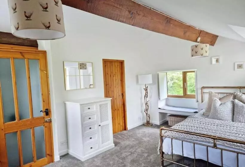 Majatalo Hole House Farm