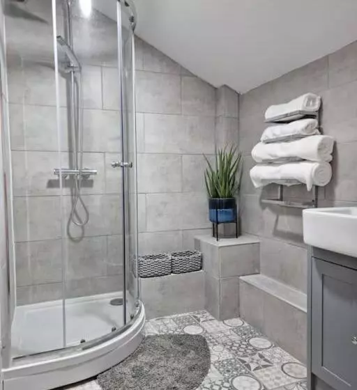 Majatalo Hole House Farm