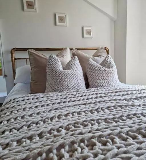 Majatalo Hole House Farm