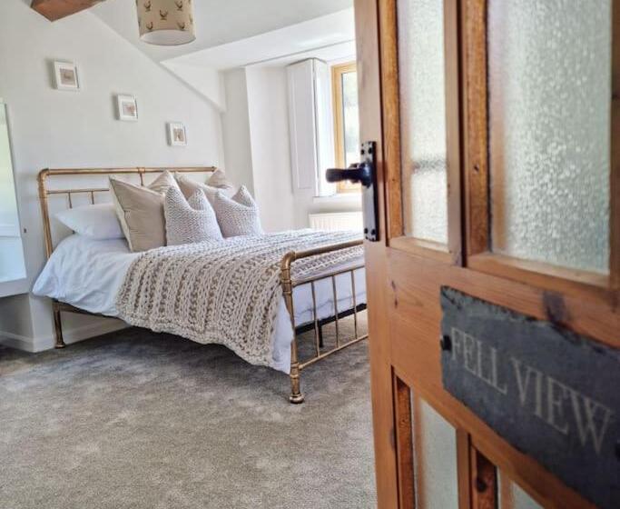 Majatalo Hole House Farm