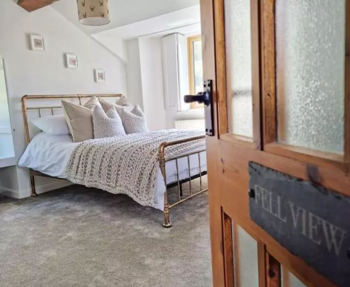 Majatalo Hole House Farm