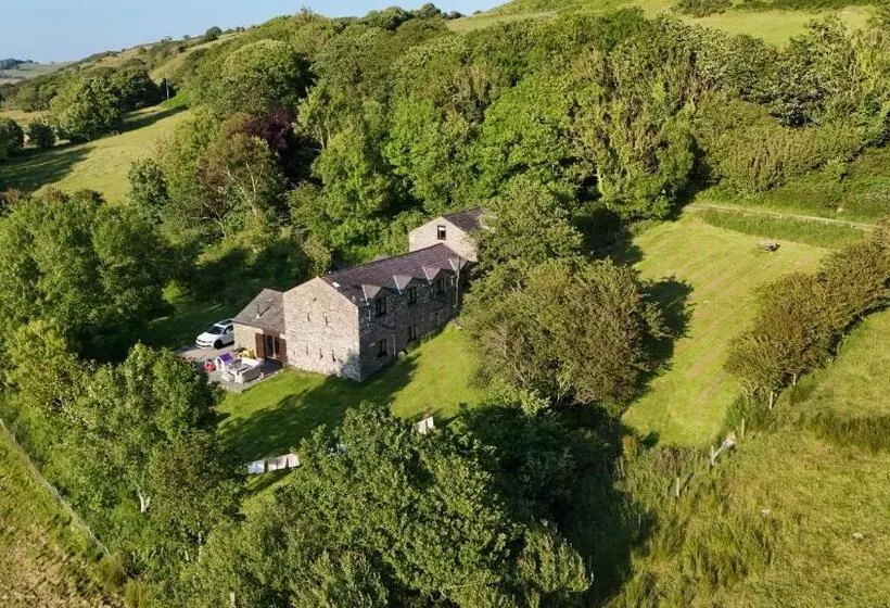 Majatalo Hole House Farm