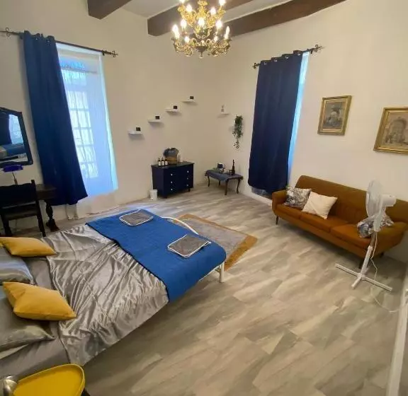 پانسیون Maleth House