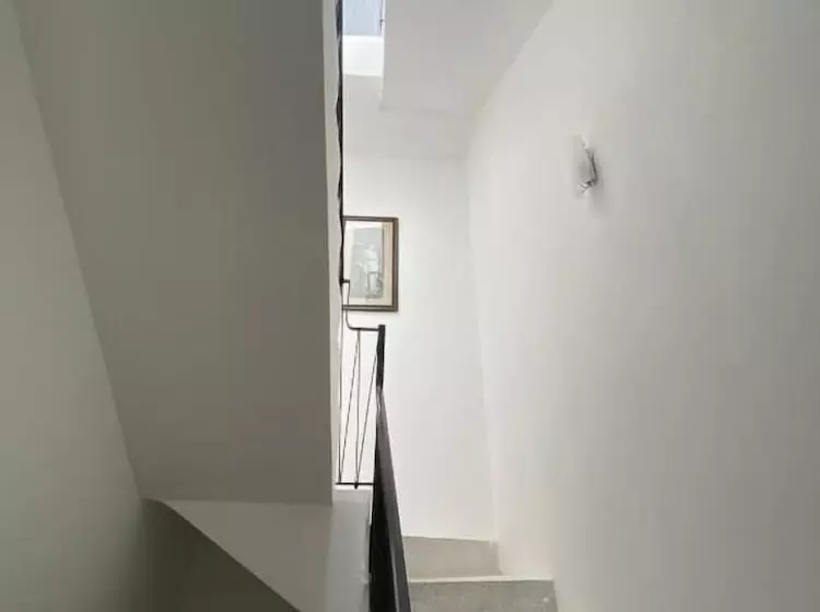 پانسیون Maleth House