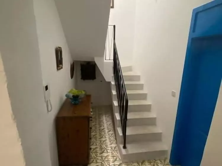 پانسیون Maleth House