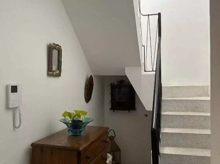 پانسیون Maleth House