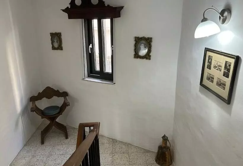 پانسیون Maleth House
