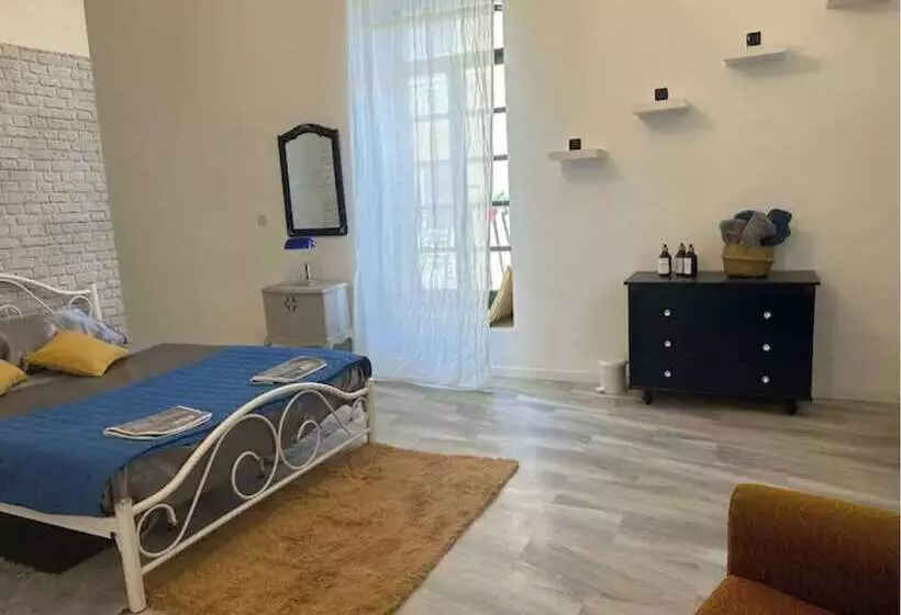 پانسیون Maleth House