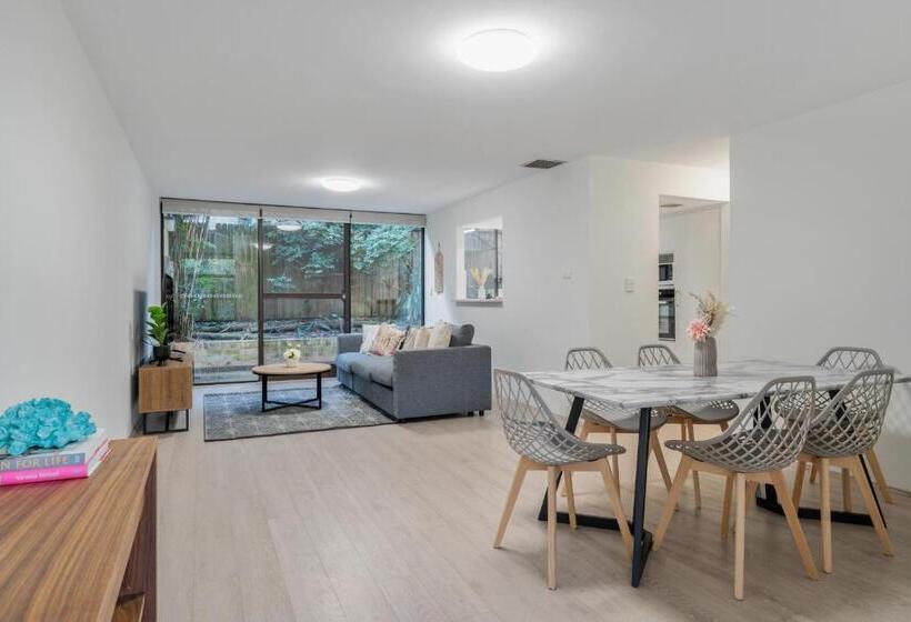 بنسيون 1nc Spacious 3bedroom Townhouse, North Sydney Free Parking