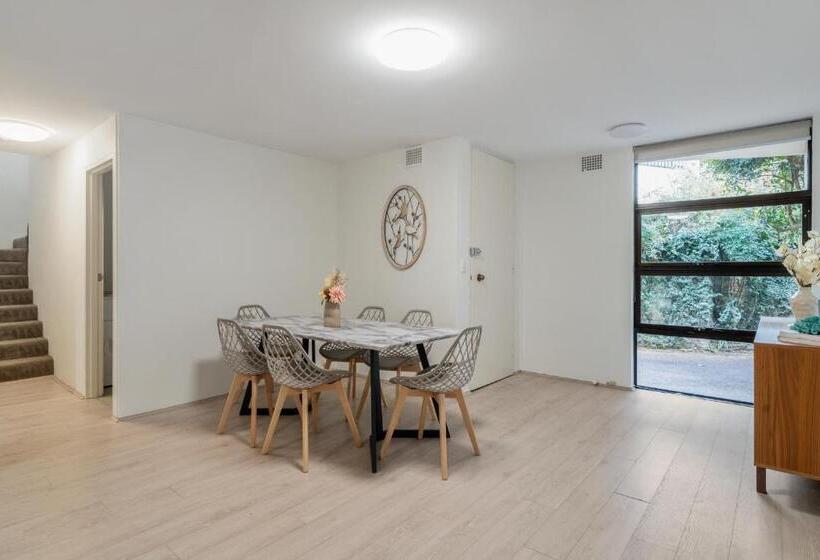 بنسيون 1nc Spacious 3bedroom Townhouse, North Sydney Free Parking