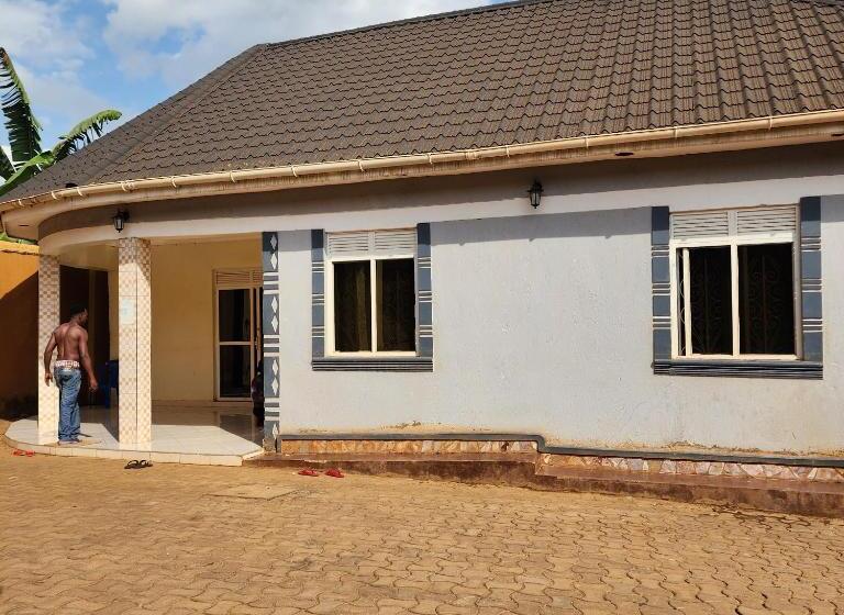 پانسیون Sundowns Guest House