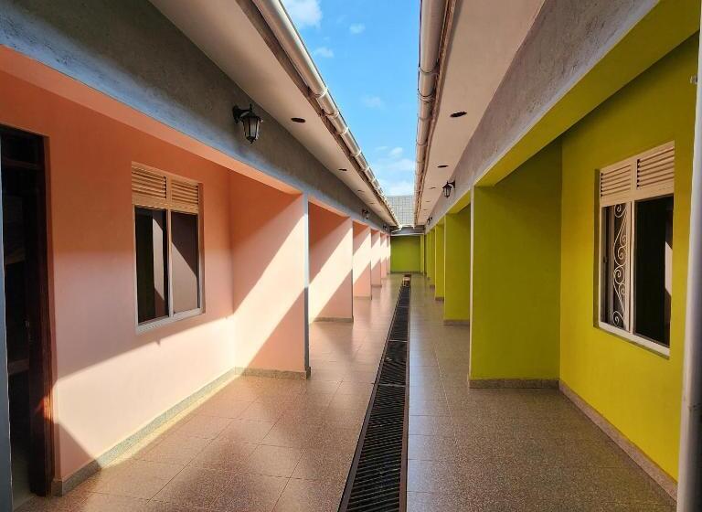 پانسیون Sundowns Guest House